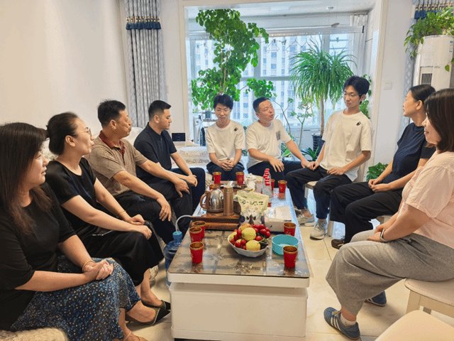 校亚英体育官网平台介绍书记常新平带队