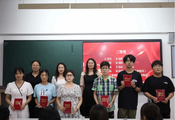 展现亚英体育官网手机版登录宿舍生活风