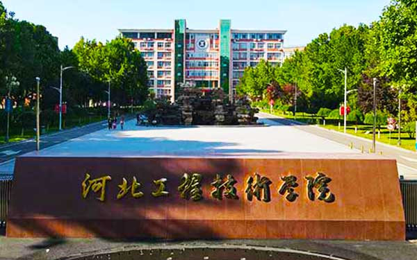 亚英学子在激烈角逐中脱颖而...